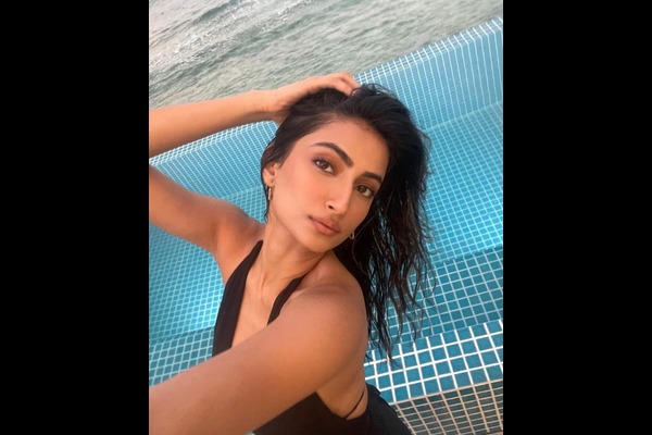 Palak Tiwari sets the beach on fire wearing a sizzling black outfit, hot pictures of the actress caught the attention of fans - Daily Timess